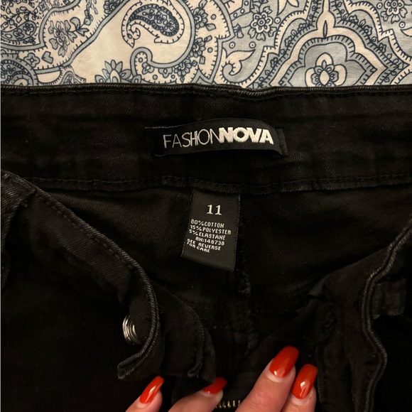 Fashionnova jean shorts - Picture 2 of 4